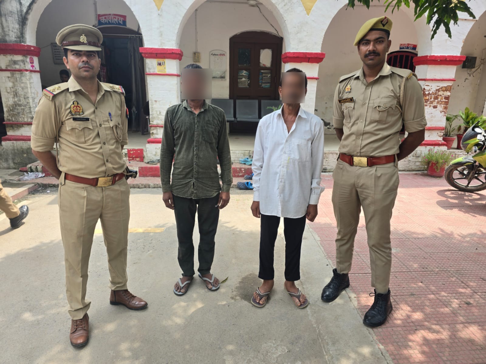मलिहाबाद पुलिस ने 2 वारंटी.jpeg